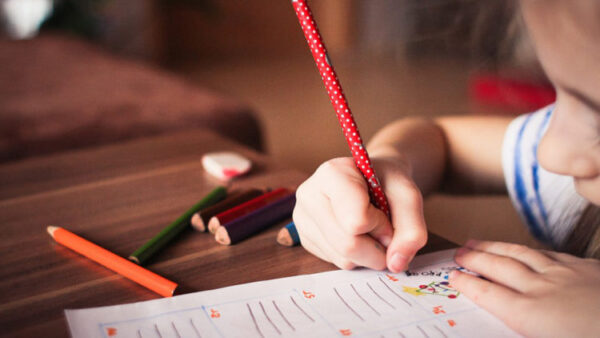 تعليم الكتابة الصحيحية لمرحلة رياض الاطفال